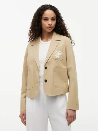 Blazer em sarja elástica com monograma em letra cursiva