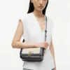 Bolsa a tiracolo em lona com monograma Script Bolsa a tiracolo em lona com monograma Script