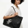 Bolsa Maxi de Ráfia com Monograma em Caligrafia
