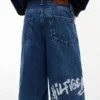 Calções de ganga largos com estampado de graffiti para criança Calções de ganga largos com estampado de graffiti para criança