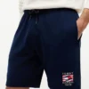 Calções de moletom com logótipo de bandeira ondulada e corte regular Calções de moletom com logótipo de bandeira ondulada e corte regular