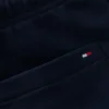 Calções de moletom com logótipo de bandeira tonal para criança Calções de moletom com logótipo de bandeira tonal para criança