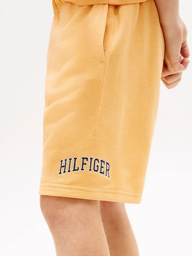 Calções de moletom de perna larga com logótipo Hilfiger para criança Calções de moletom de perna larga com logótipo Hilfiger para criança