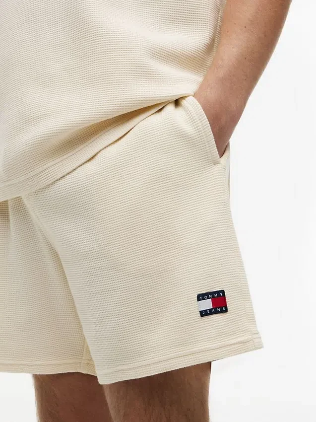 Calções de praia com padrão waffle da Tommy Jeans Calções de praia com padrão waffle da Tommy Jeans