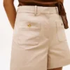 Calções de sarja com bolsos e botões dourados