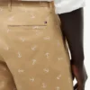 Calção com corte regular de 18 cm com estampado de âncoras