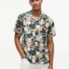 Camisa Camp com Estampa Floral Tropical de Corte Regular Camisa Camp com Estampa Floral Tropical de Corte Regular