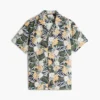 Camisa Camp com Estampa Floral Tropical de Corte Regular Camisa Camp com Estampa Floral Tropical de Corte Regular