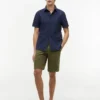 Camisa com corte regular tingida na peça Camisa com corte regular tingida na peça