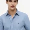 Camisa com corte regular tingida na peça Camisa com corte regular tingida na peça