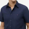 Camisa com corte regular tingida na peça Camisa com corte regular tingida na peça