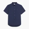 Camisa com corte regular tingida na peça Camisa com corte regular tingida na peça