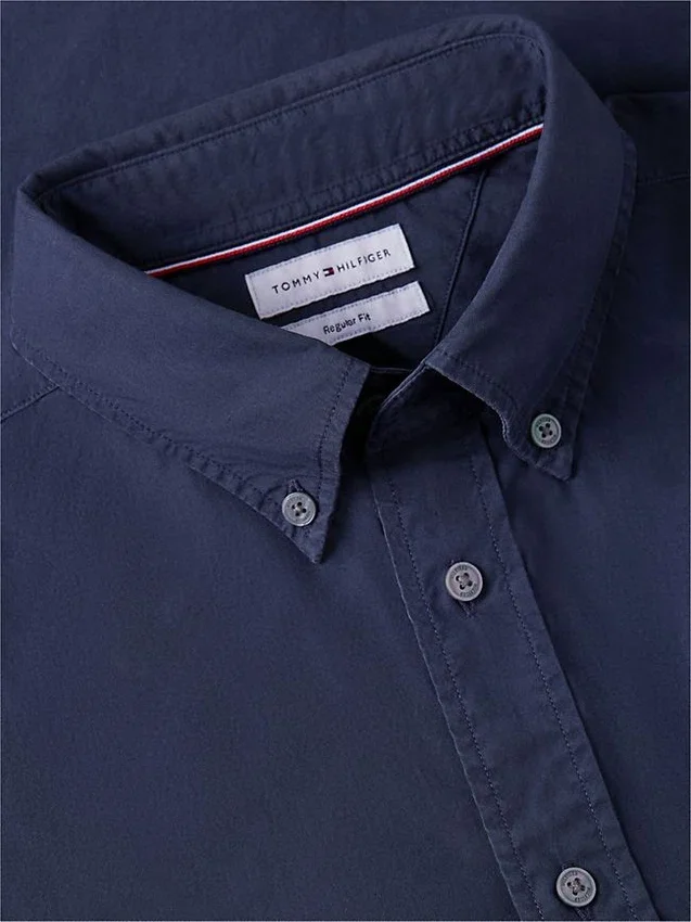 Camisa com corte regular tingida na peça Camisa com corte regular tingida na peça