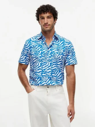 Camisa com estampado de folhas de palmeira e toque de papel