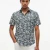 Camisa com estampado de folhas de palmeira e toque de papel Camisa com estampado de folhas de palmeira e toque de papel