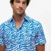 Camisa com estampado de folhas de palmeira e toque de papel Camisa com estampado de folhas de palmeira e toque de papel