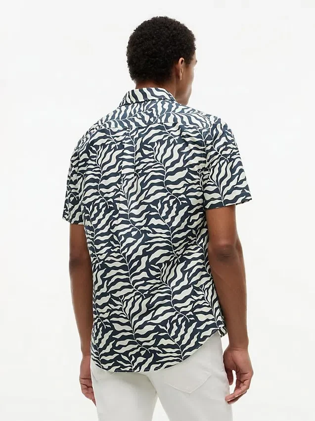 Camisa com estampado de folhas de palmeira e toque de papel Camisa com estampado de folhas de palmeira e toque de papel