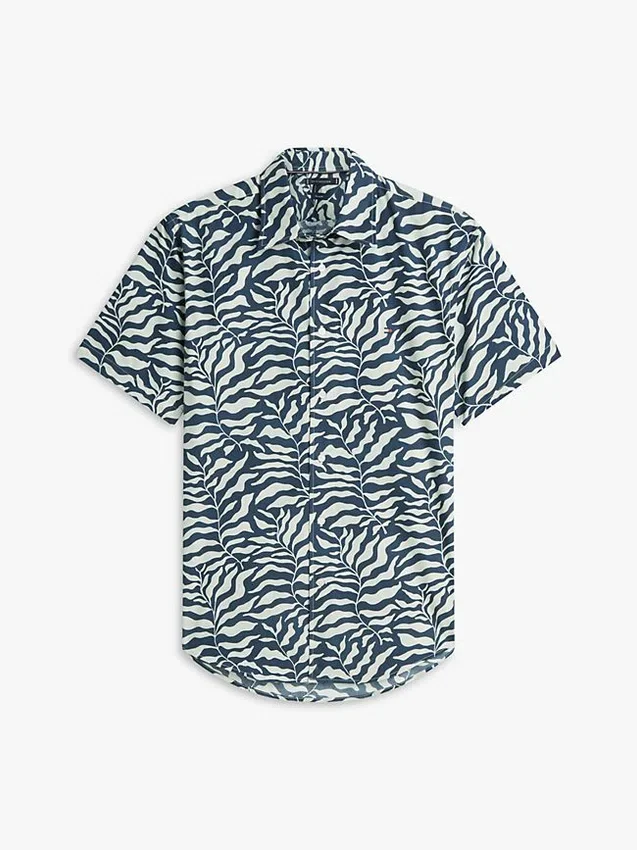 Camisa com estampado de folhas de palmeira e toque de papel Camisa com estampado de folhas de palmeira e toque de papel