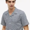 Camisa de acampamento com corte regular e estampado solar Camisa de acampamento com corte regular e estampado solar