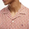 Camisa de acampamento com corte regular e estampado solar Camisa de acampamento com corte regular e estampado solar
