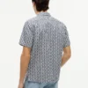 Camisa de acampamento com corte regular e estampado solar Camisa de acampamento com corte regular e estampado solar