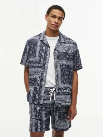 Camisa de acampamento com patchwork de bandana e corte clássico