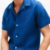 Camisa de acampamento de corte regular em mistura de linho Camisa de acampamento de corte regular em mistura de linho