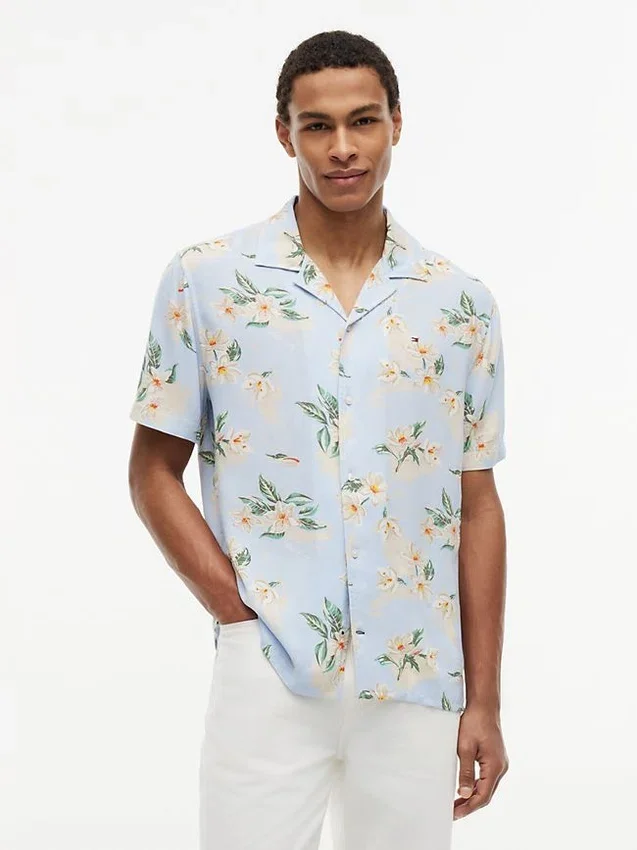 Camisa de acampamento de corte regular em mistura de linho com padrão floral Camisa de acampamento de corte regular em mistura de linho com padrão floral