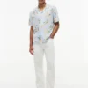 Camisa de acampamento de corte regular em mistura de linho com padrão floral Camisa de acampamento de corte regular em mistura de linho com padrão floral