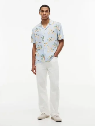 Camisa de acampamento de corte regular em mistura de linho com padrão floral
