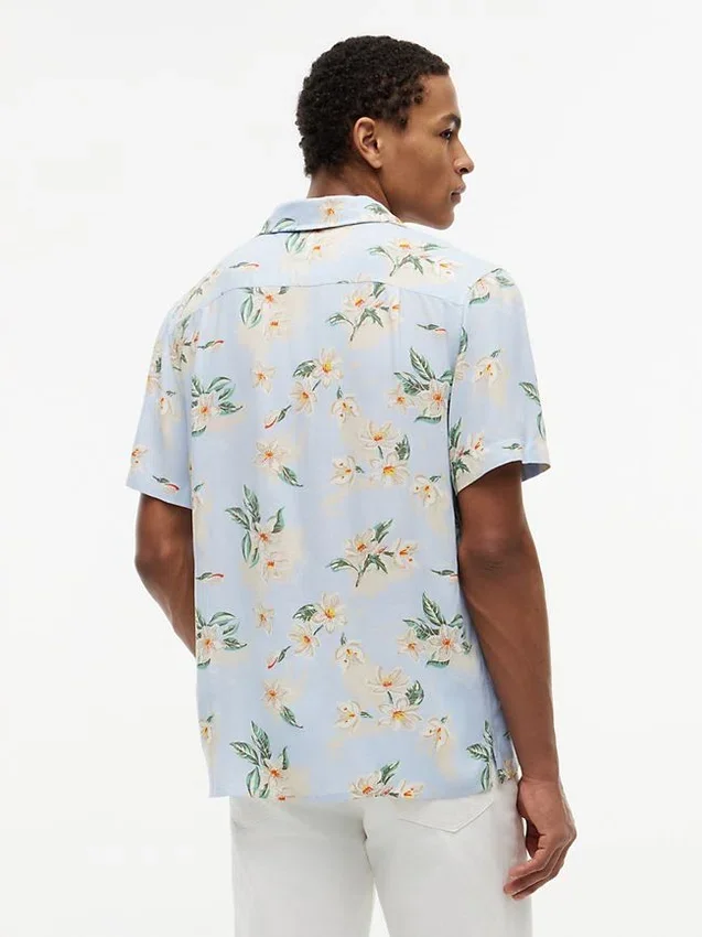 Camisa de acampamento de corte regular em mistura de linho com padrão floral Camisa de acampamento de corte regular em mistura de linho com padrão floral