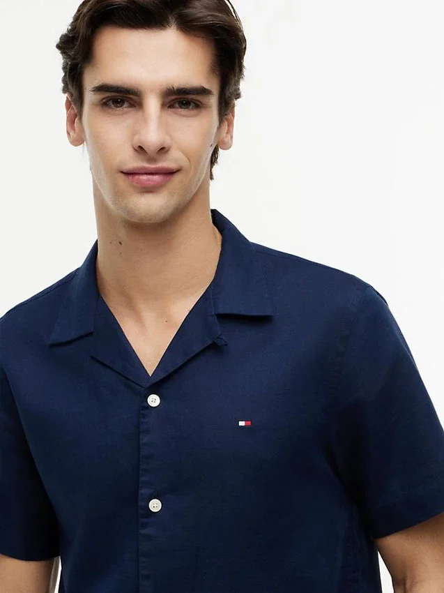 Camisa de acampamento em algodão e linho com corte regular Camisa de acampamento em algodão e linho com corte regular