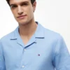 Camisa de acampamento em algodão e linho com corte regular Camisa de acampamento em algodão e linho com corte regular