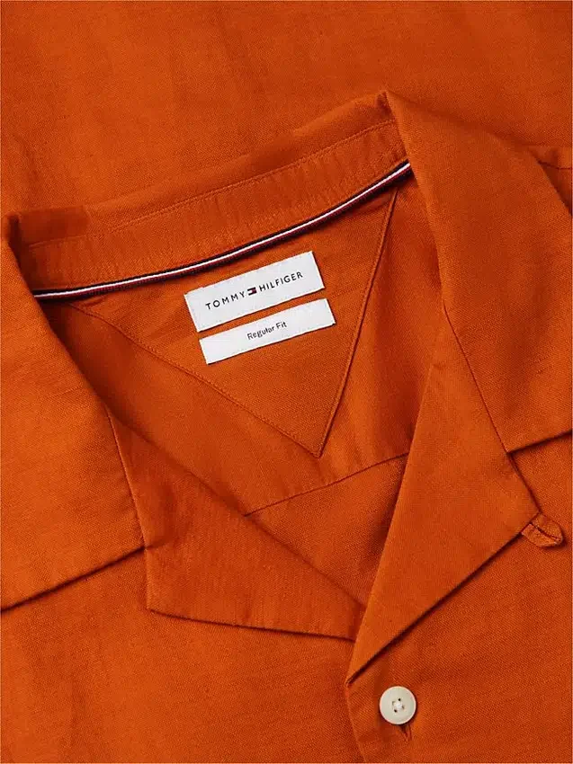 Camisa de acampamento em algodão e linho com corte regular Camisa de acampamento em algodão e linho com corte regular