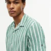 Camisa de acampamento em mistura de algodão e linho às riscas Camisa de acampamento em mistura de algodão e linho às riscas