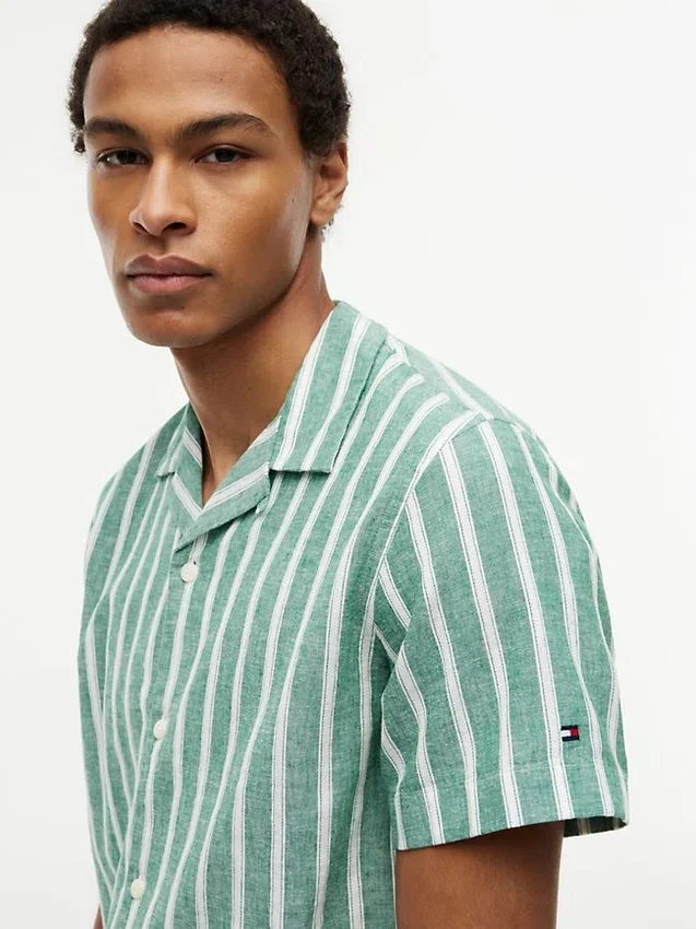 Camisa de acampamento em mistura de algodão e linho às riscas Camisa de acampamento em mistura de algodão e linho às riscas