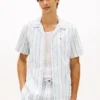 Camisa de acampamento às riscas com corte regular Camisa de acampamento às riscas com corte regular