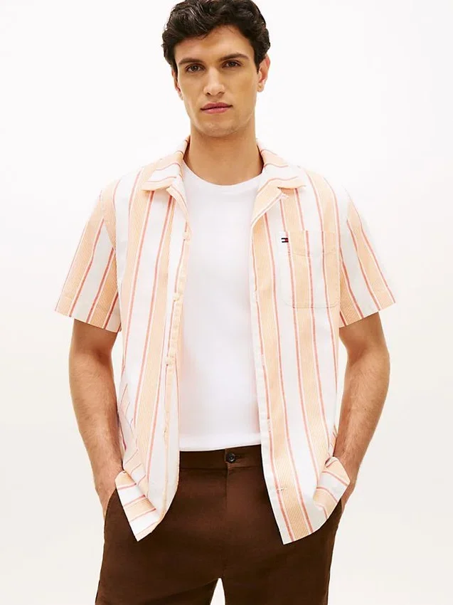 Camisa de acampamento às riscas com corte regular Camisa de acampamento às riscas com corte regular