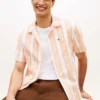 Camisa de acampamento às riscas com corte regular Camisa de acampamento às riscas com corte regular