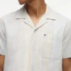 Camisa de acampamento às riscas com corte regular Camisa de acampamento às riscas com corte regular
