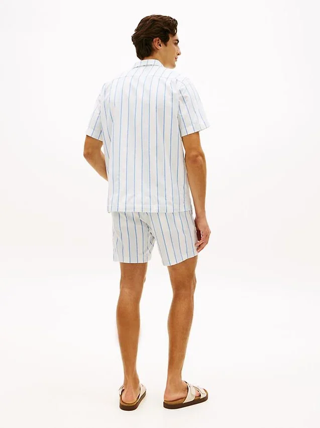 Camisa de acampamento às riscas com corte regular Camisa de acampamento às riscas com corte regular