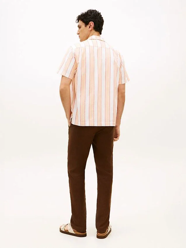 Camisa de acampamento às riscas com corte regular Camisa de acampamento às riscas com corte regular