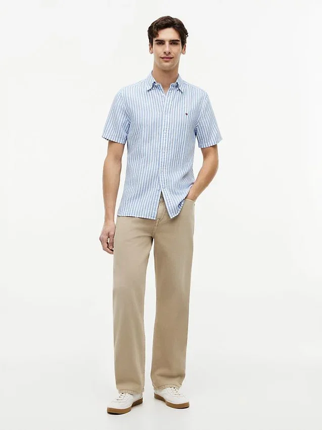 Camisa de algodão e linho às riscas com corte regular Camisa de algodão e linho às riscas com corte regular