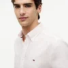 Camisa de algodão e linho às riscas com corte regular Camisa de algodão e linho às riscas com corte regular