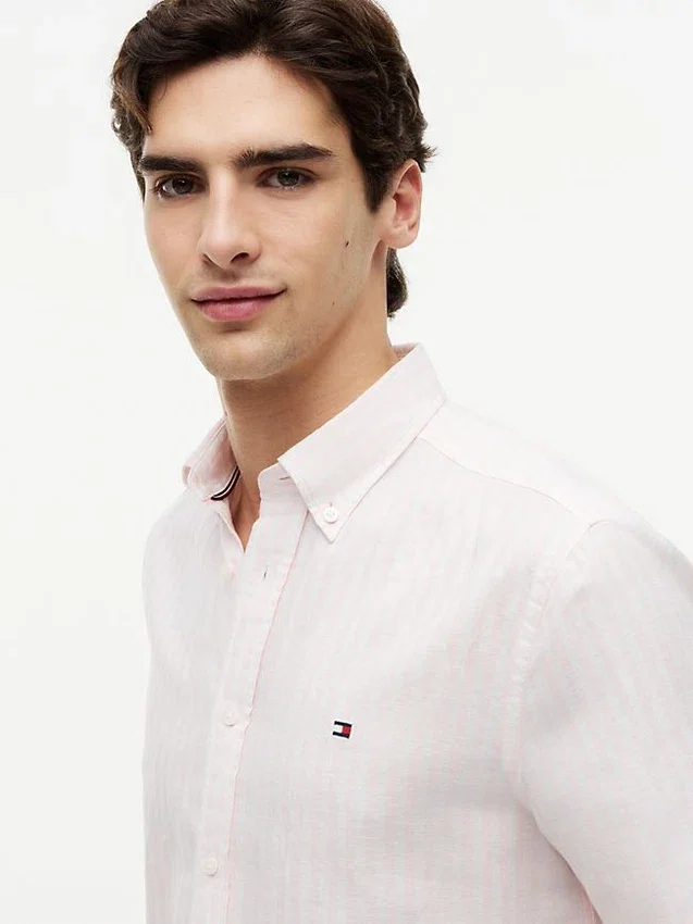 Camisa de algodão e linho às riscas com corte regular Camisa de algodão e linho às riscas com corte regular