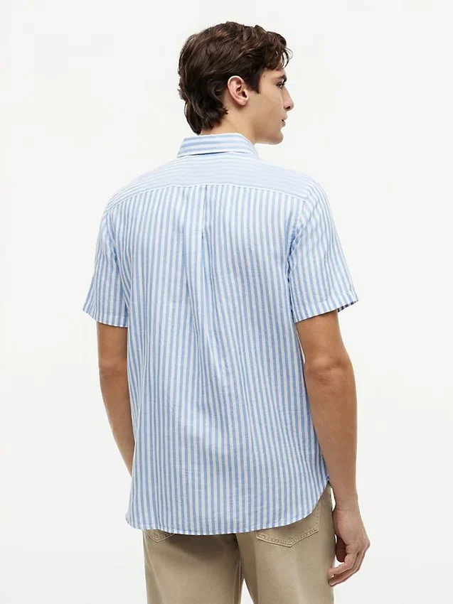 Camisa de algodão e linho às riscas com corte regular Camisa de algodão e linho às riscas com corte regular