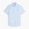 Camisa de algodão e linho às riscas com corte regular Camisa de algodão e linho às riscas com corte regular