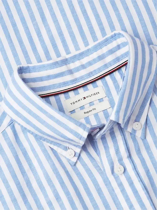 Camisa de algodão e linho às riscas com corte regular Camisa de algodão e linho às riscas com corte regular