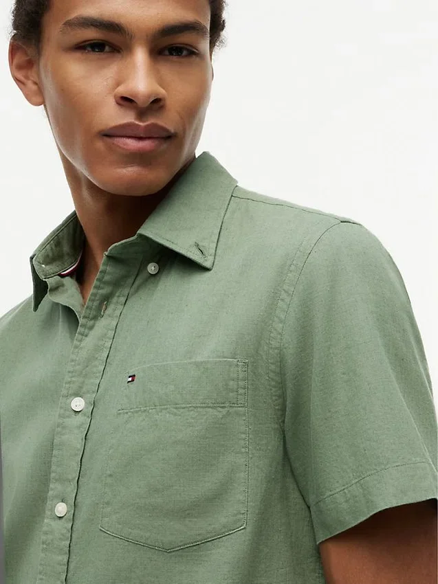 Camisa de calções em mistura de linho, corte regular Camisa de calções em mistura de linho, corte regular