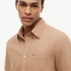 Camisa de calções em mistura de linho, corte regular Camisa de calções em mistura de linho, corte regular
